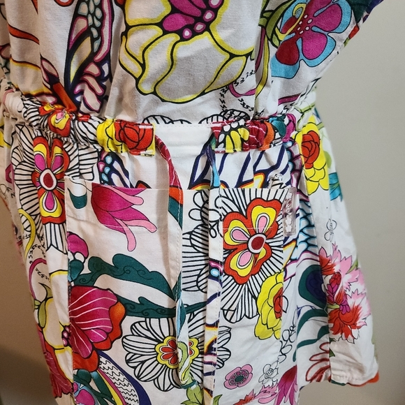 Koi asymmetrical cut scrub top - Picture 5 of 6